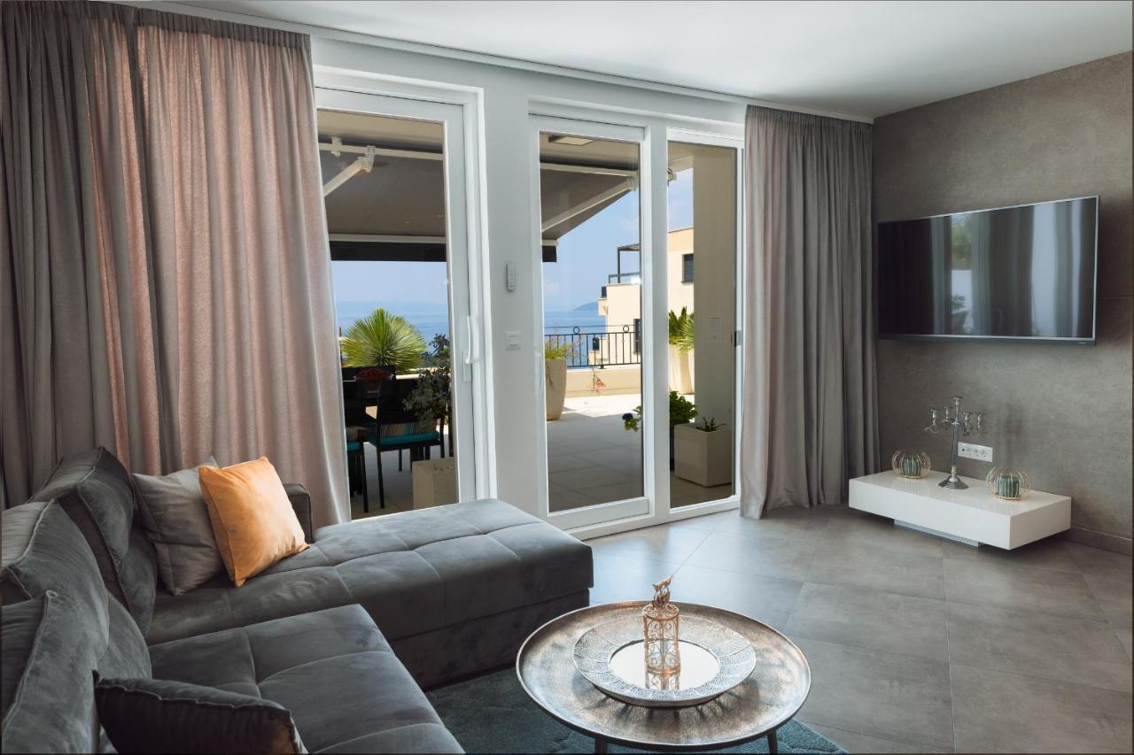 Villa Smaragd - Lapis - Luxury Apartment With Shared Pool Makarska Exterior foto